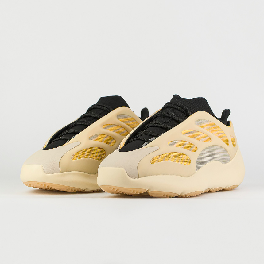 кроссовки Adidas Yeezy 700 v3 Safflower