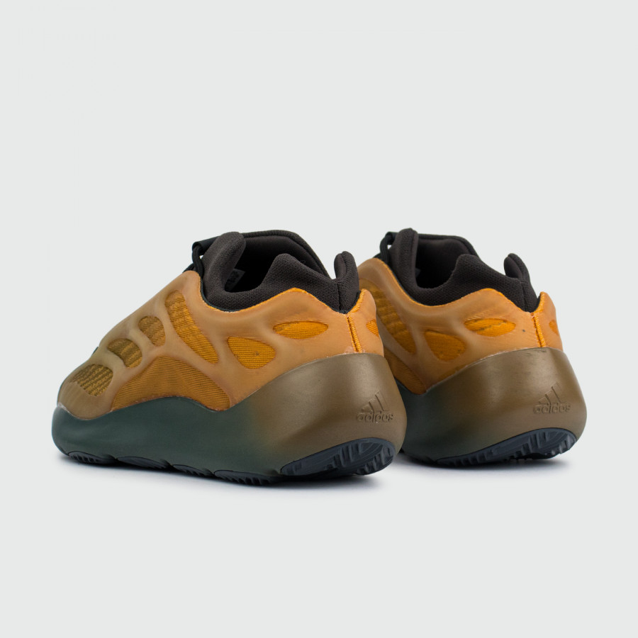 кроссовки Adidas Yeezy Boost 700 v3 Copper Fade