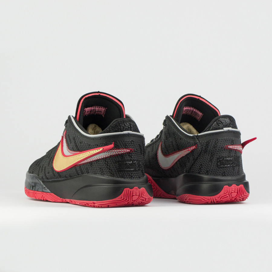 кроссовки Nike LeBron 20 Bred