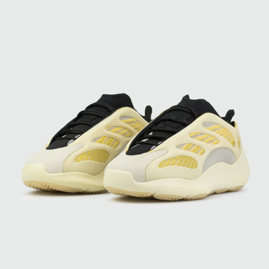 кроссовки Adidas Yeezy 700 v3 Wmns Safflower