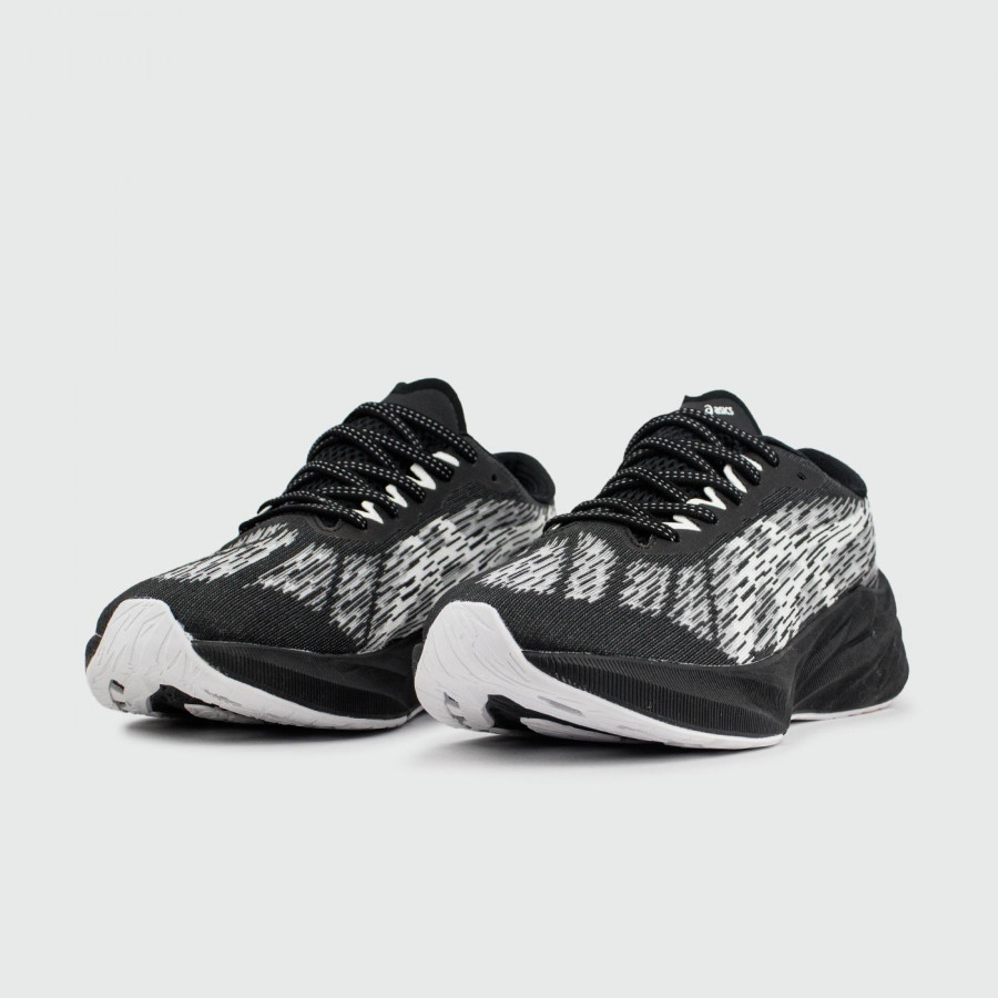 кроссовки Asics Novoblast 3 TR Black Wh.