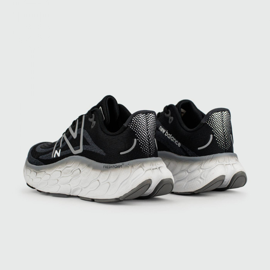 кроссовки New Balance Fresh Foam x More V4 Black White