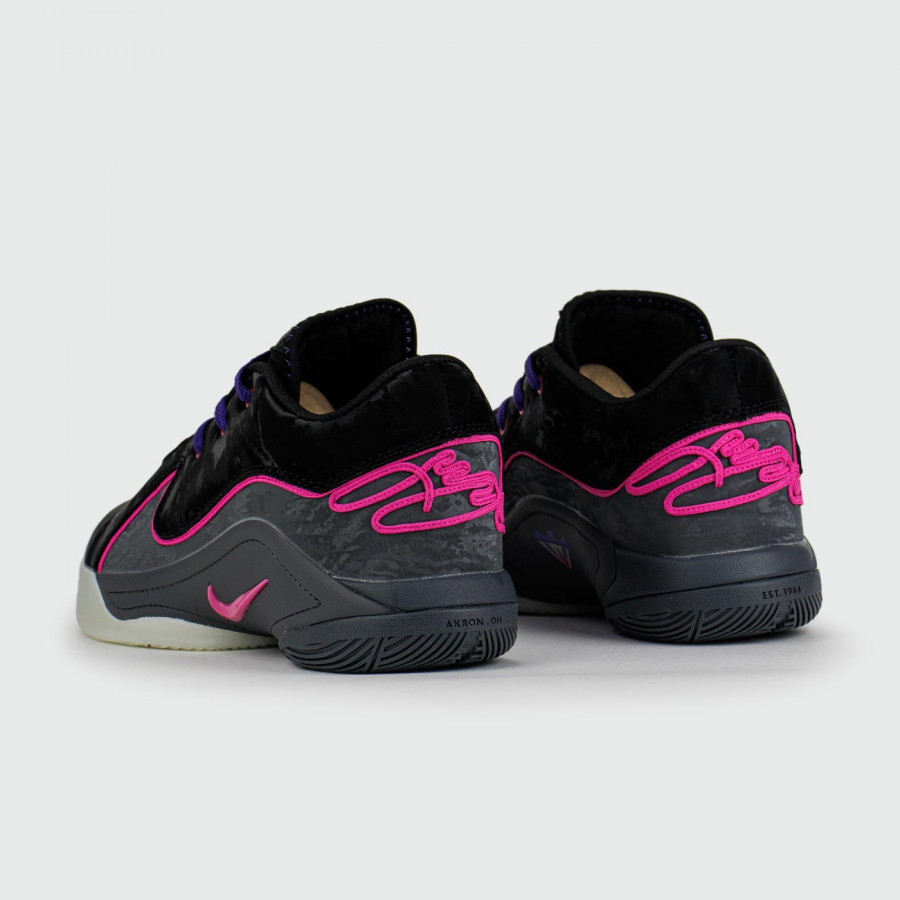 кроссовки Nike Lebron 22 Blacklight